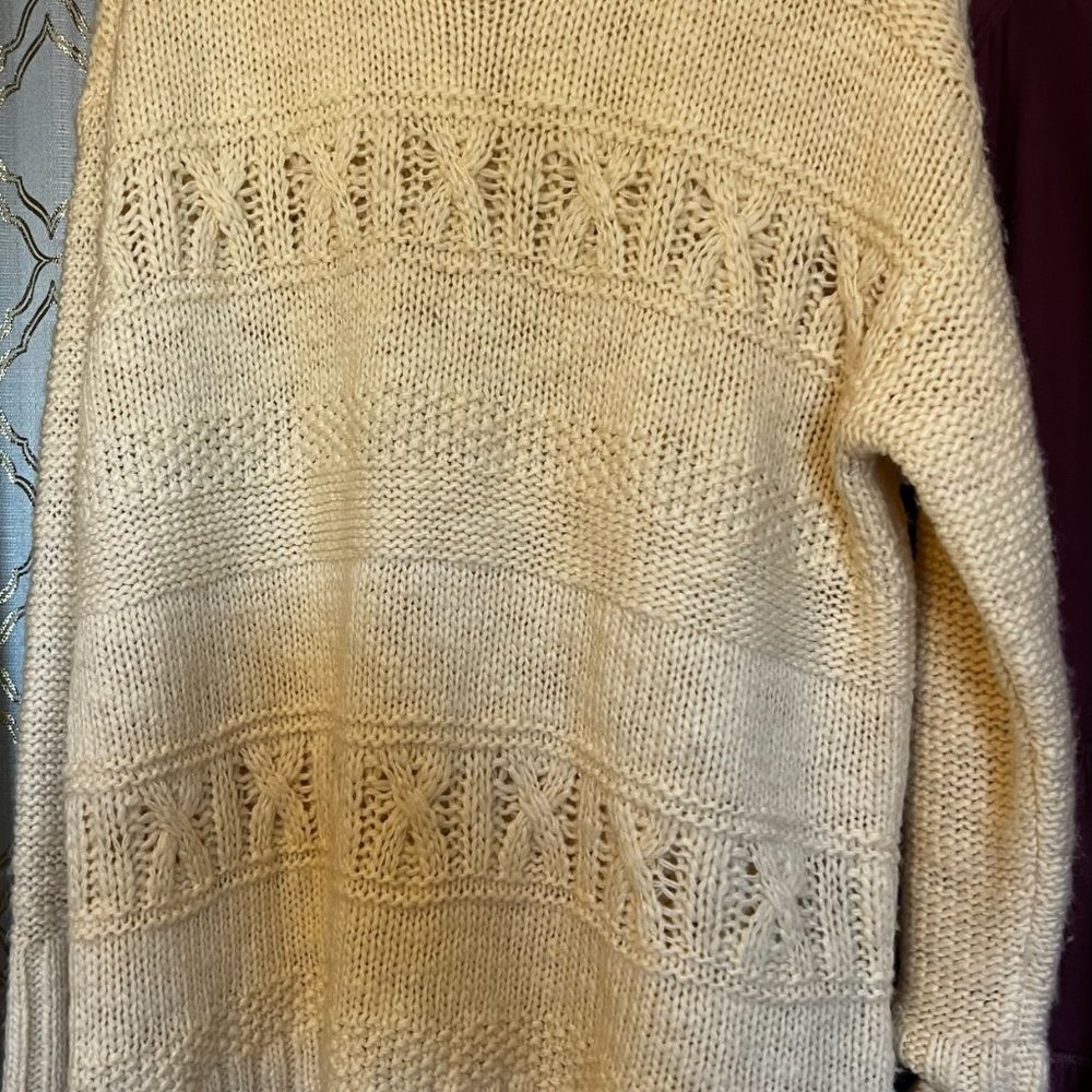 American Eagle Ivory Sweater